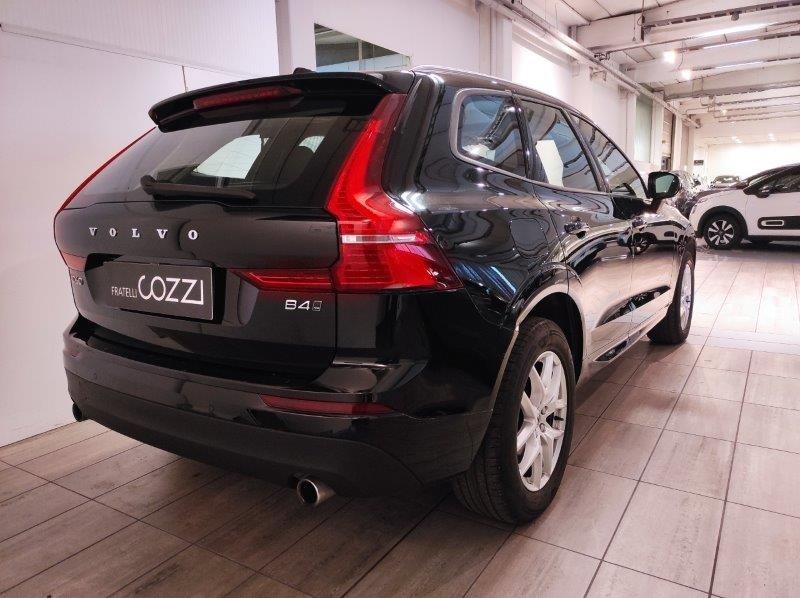 VOLVO XC60 (2017-->) - XC60 B4 (d) AWD Geartronic Momentum