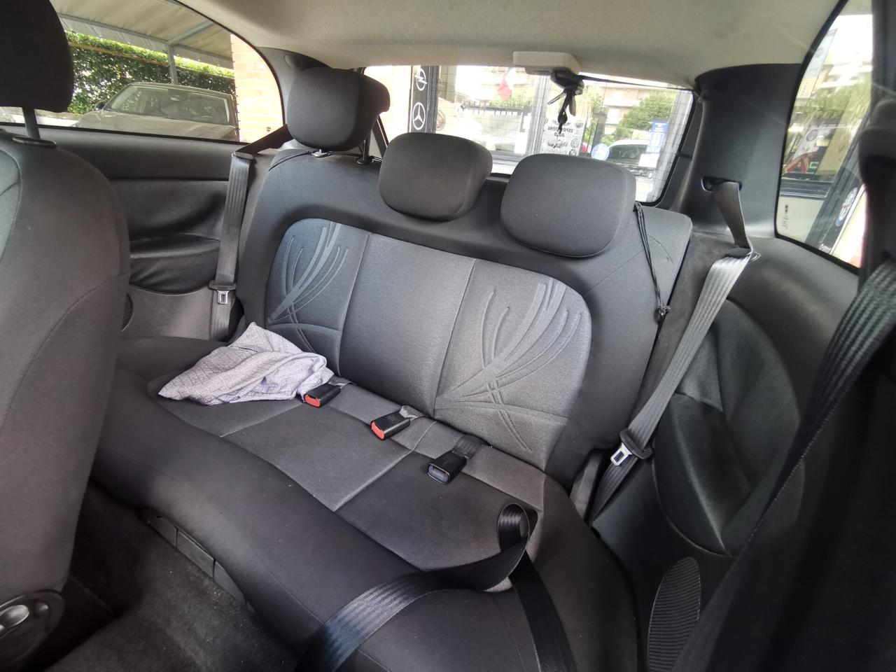Lancia Ypsilon 1.3 MJT 75 CV Unyca