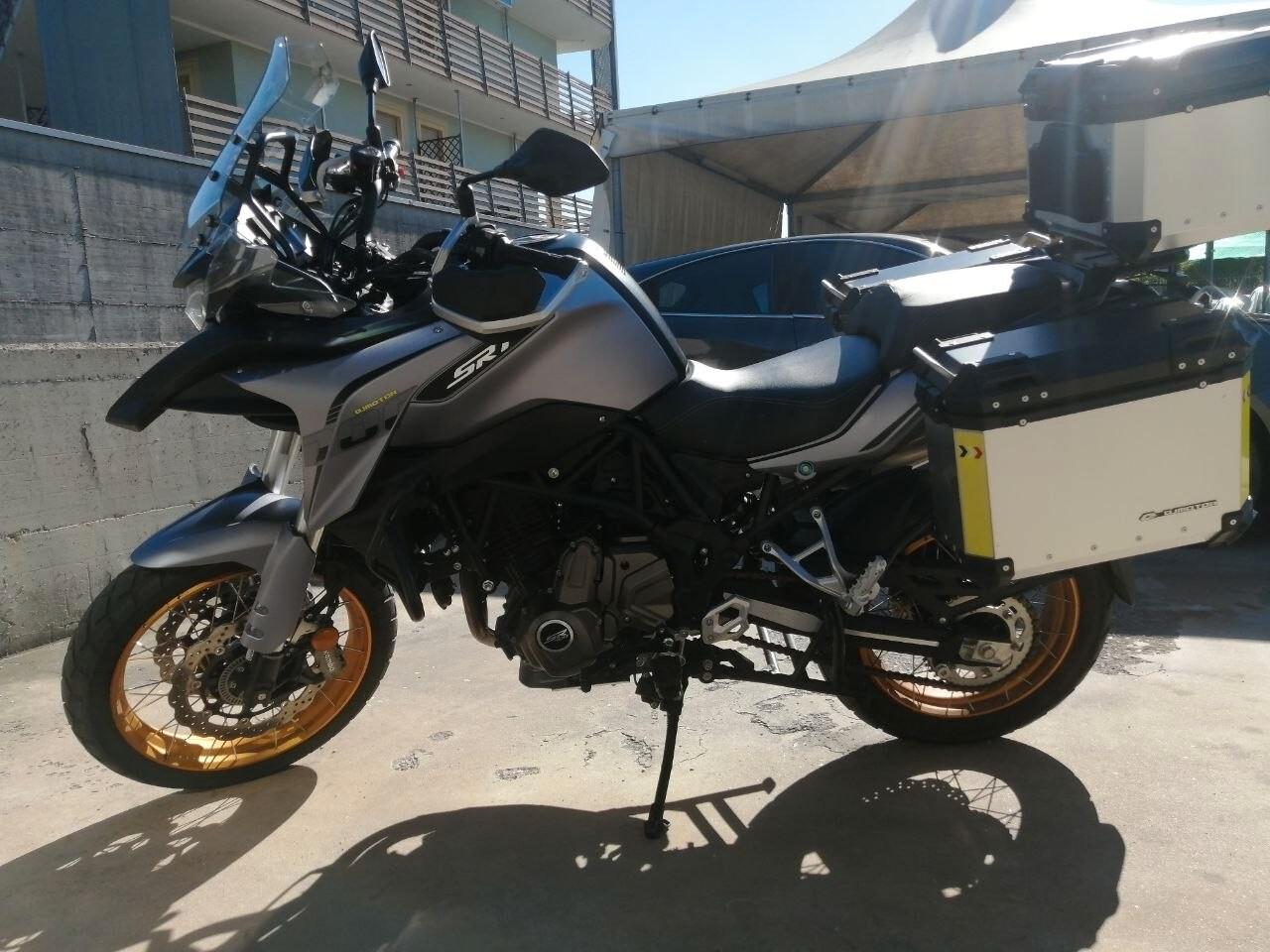Qj Motor SRT 700 X
