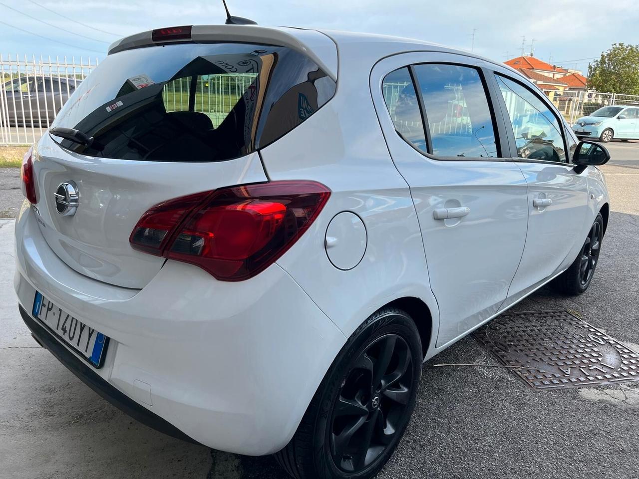 Opel Corsa 1.2 5 porte Black Edition OK NEOPATENTATI