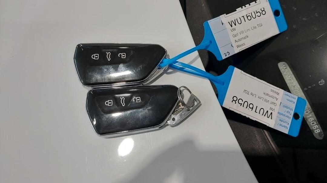 Volkswagen Golf 1.5 TGI DSG_NAVI_R18_CAMERA_MASSAGGIO