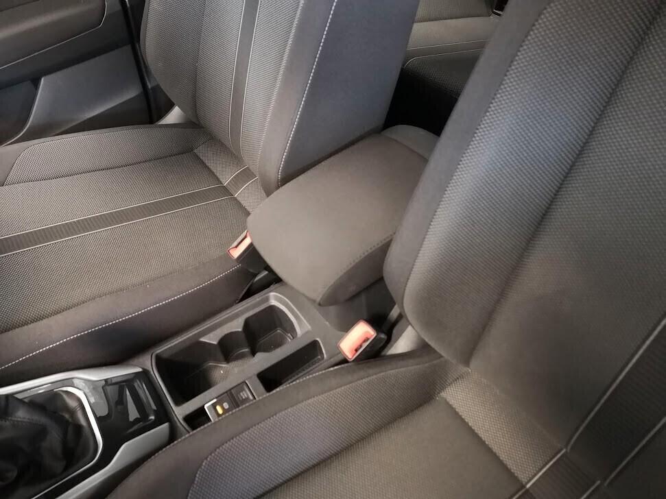 Volkswagen T-Roc 1.0 TSI Life 110CV 6 marce Fari led