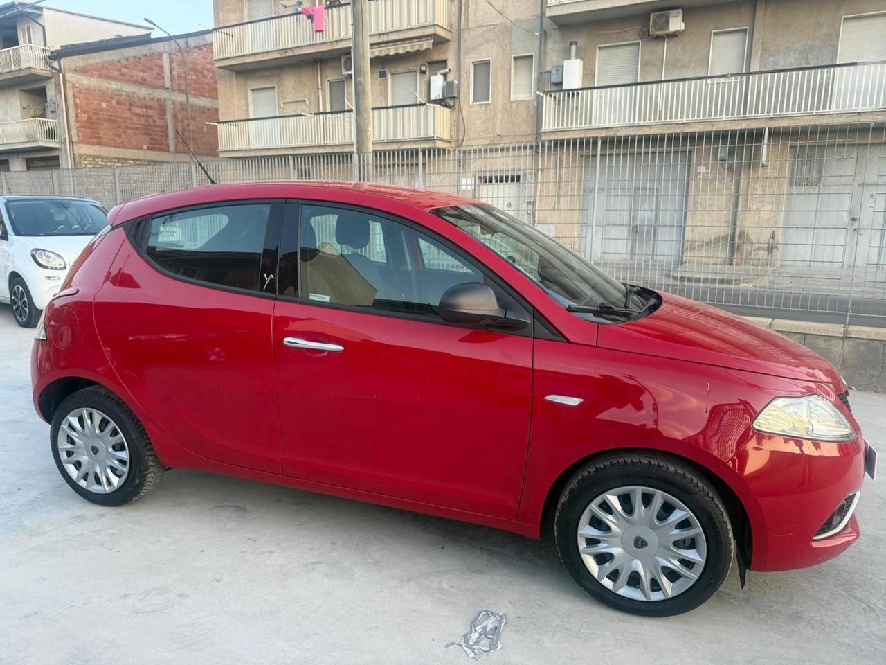 Lancia Ypsilon 1.2 69 CV 5 porte Platinum