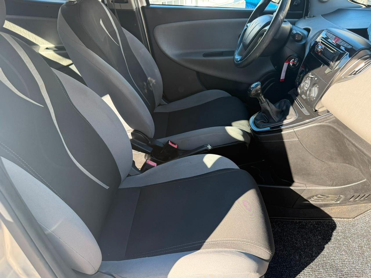 Lancia Ypsilon 1.3 MJT 16V 95 CV 5 porte S&S Silver