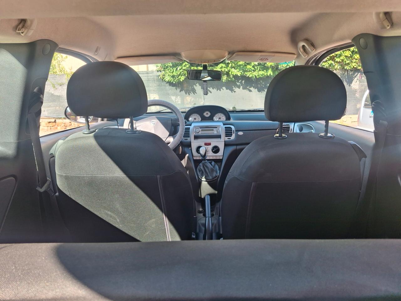 Lancia Ypsilon 1.2 Argento neopatentati
