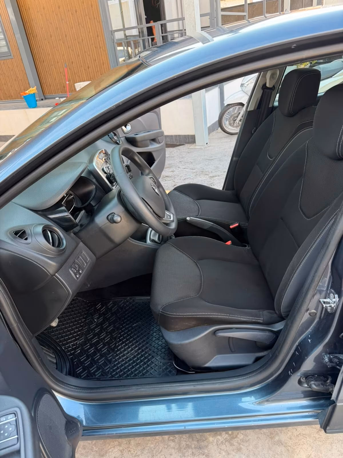 Renault Clio 1.2 75CV 5 porte Zen