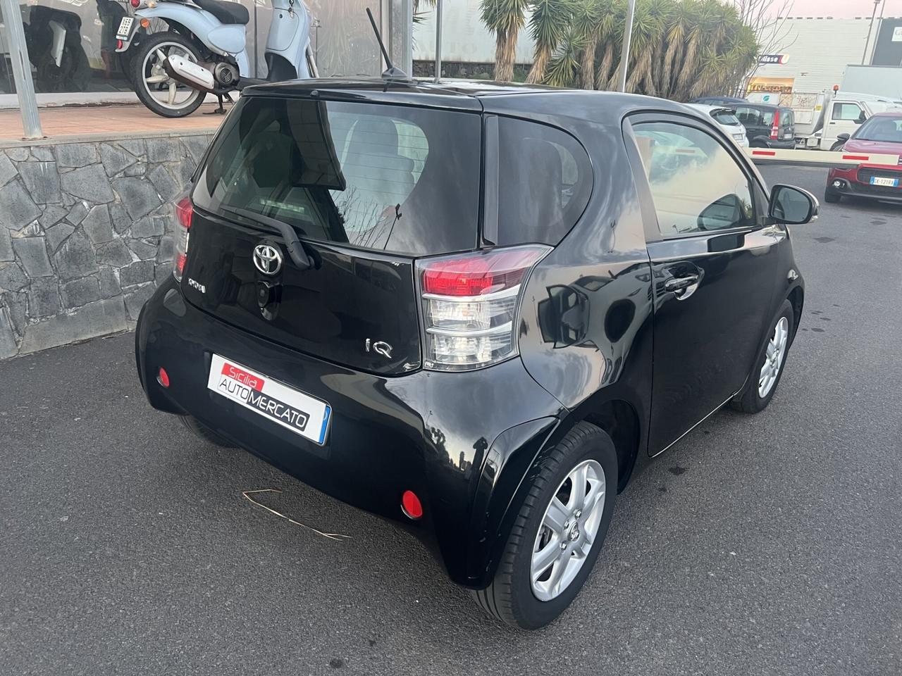 toyota iq automatica colore nera benzina come nuov