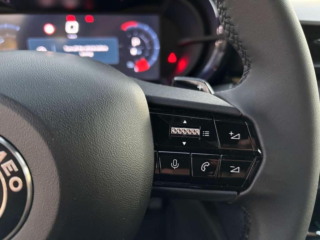 Alfa Romeo Junior 1.2 136 CV Hybrid 2026 KM 0 IVA ESPOSTA Tua a solo 269 Euro al mese