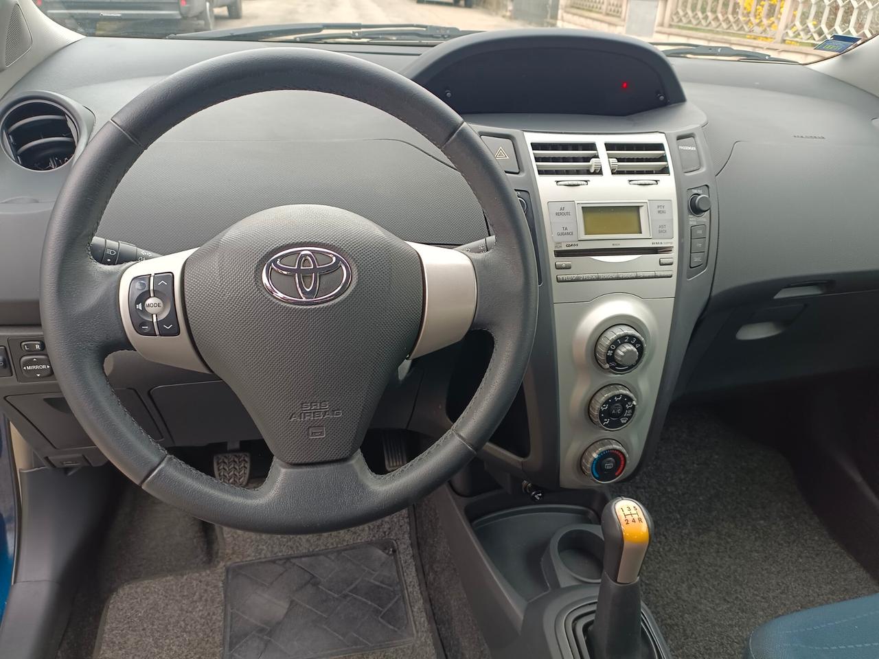 Toyota Yaris 1.0 3 porte Sol