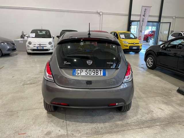 Lancia Ypsilon 1.0 firefly hybrid 69cv Gold Plus