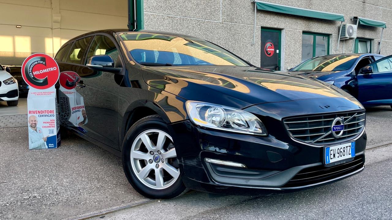 VOLVO V60 1.6 MOMENTUM 115CV - PELLE PARZIALE, CRUISE CONTROL, NEOPATENTATI