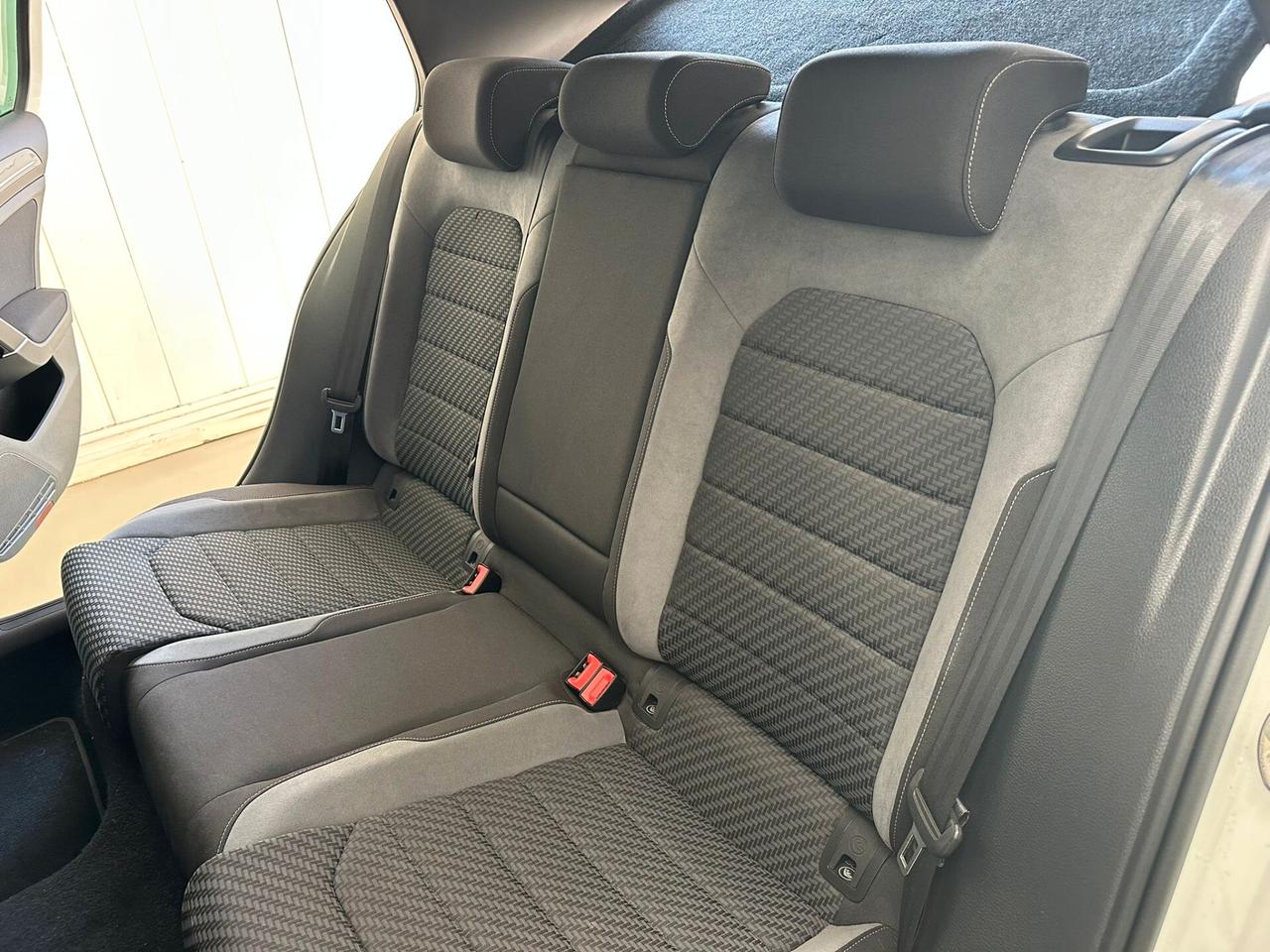 Volkswagen Golf 2.0 TDI 150cv DSG 5p. Sport Rline