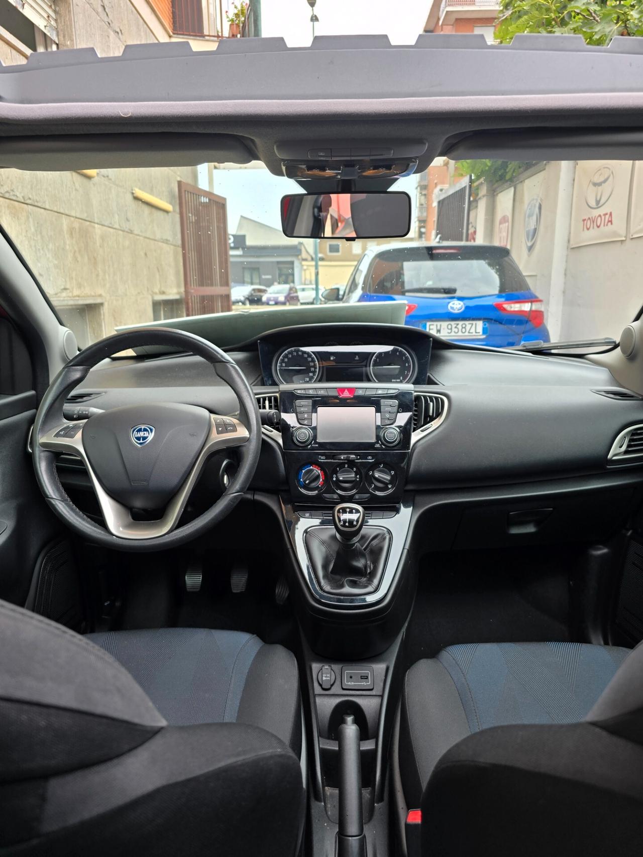 Lancia Ypsilon 1.2 69 CV 5 porte TETTO PANORAMICO APRIBILE