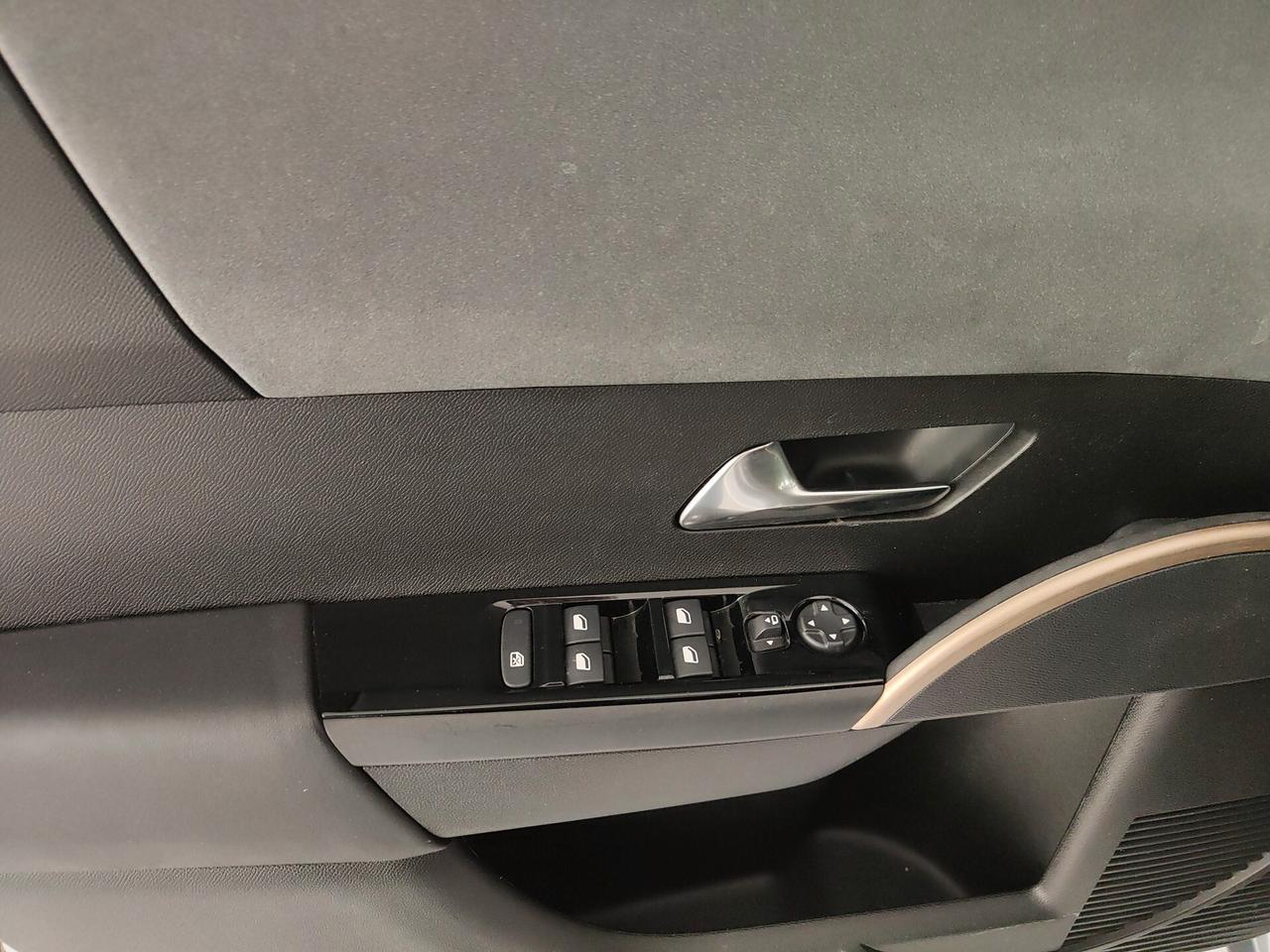 Lancia Ypsilon Hybrid e-DCT LX