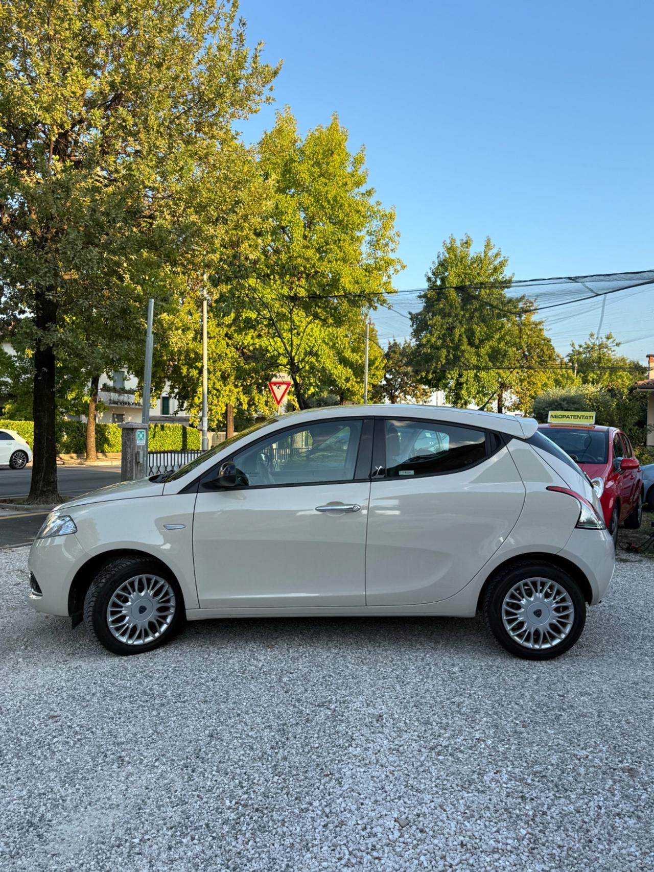 Lancia Ypsilon 1.2 69 CV 5 porte Platinum