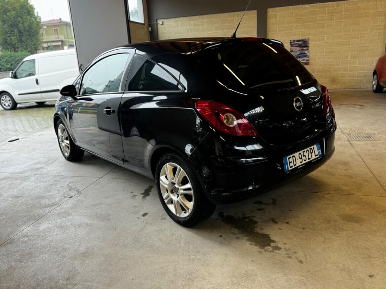 Opel Corsa 1.2 3 porte Club