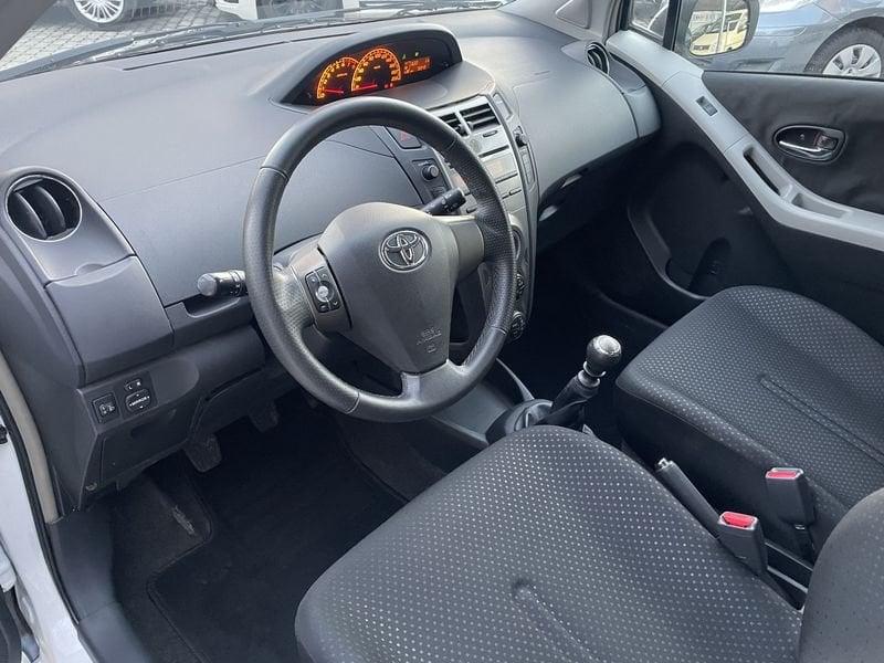 Toyota Yaris Yaris 5p 1.3 dual Sol my10 facelift IDONEA NEOPATENTATI
