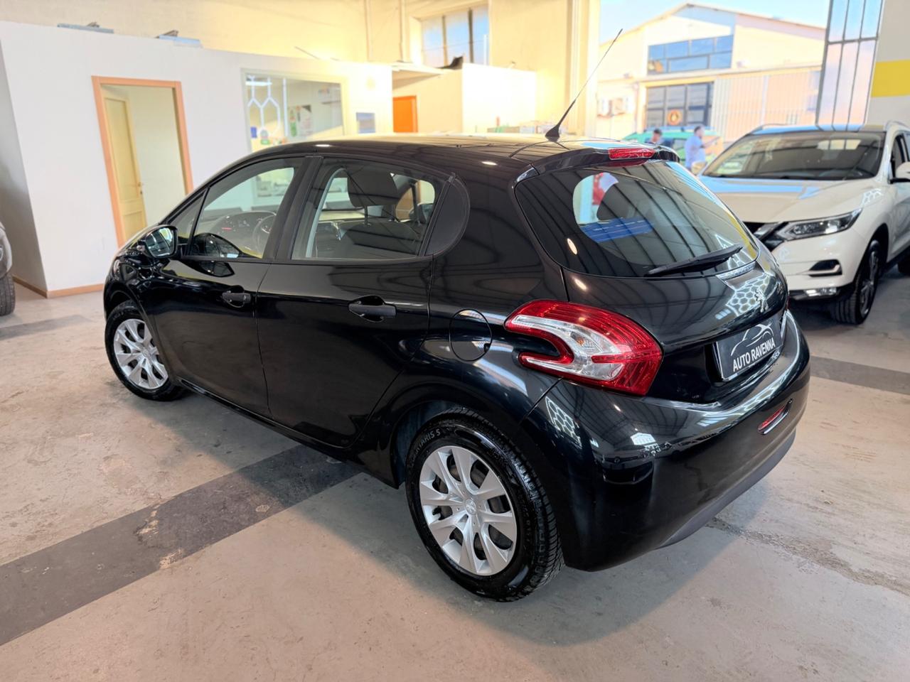 Peugeot 208 1.4 HDi 68 CV 5 porte Allure