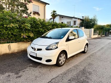 Toyota Aygo 1.0 12V VVT-i 5 porte 68cv ADATTA A NEO PATENTATI TAGLIANDI TOYOTA