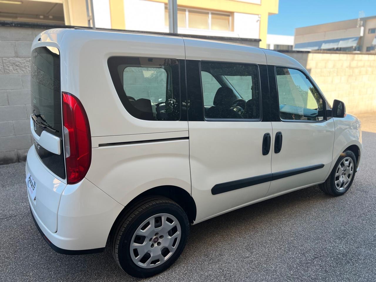 Fiat Doblo 1.6 mjt 16v POP STAR 120cv AUTOVETTURA CLIMA/TEL.