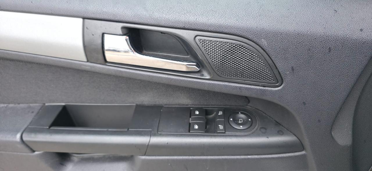 Opel zafira 1.6 benzina con metano neop