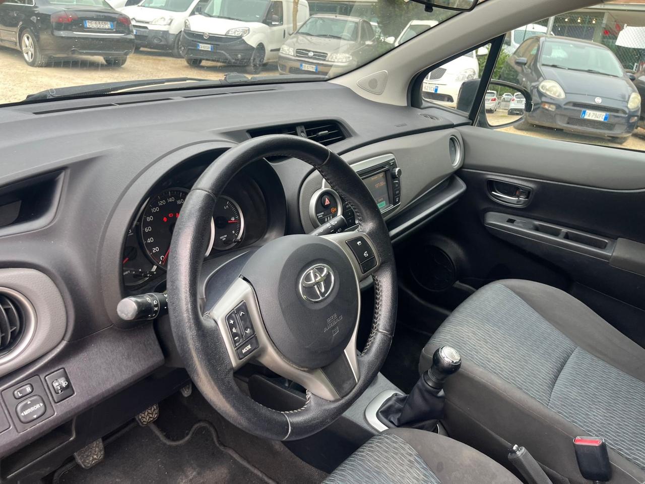 Toyota Yaris 1.0 Benzina - Neopatentati