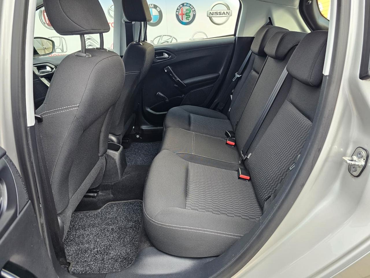 Peugeot 208 PureTech 82 5 porte Active - Pari al nuovo