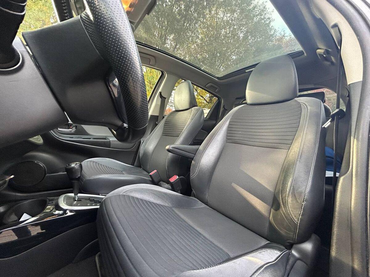 Toyota Yaris 1.5h Trend Red Edition 5p