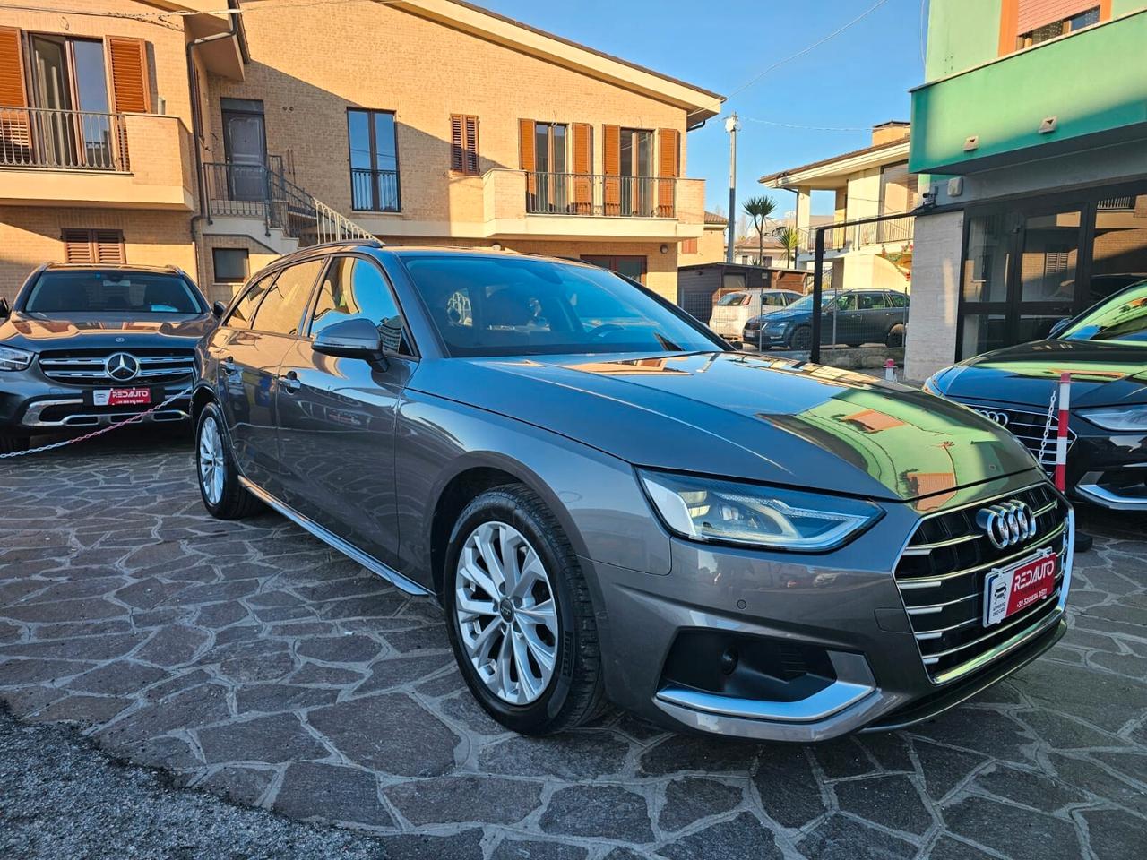 Audi A4 Avant 30 TDI/136 CV S tronic Business S-Line edition