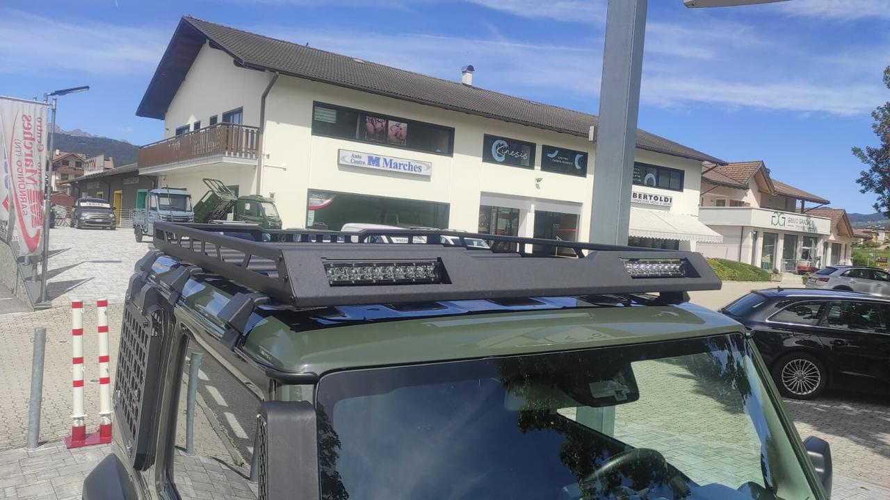 SUZUKI JIMNY 4X4 RIDOTTE 4 POSTI AUTOVETTURA GANCIO