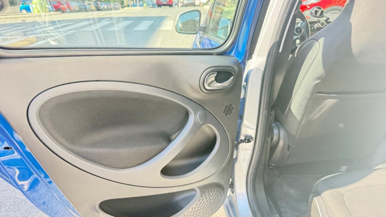 Smart ForFour 70 1.0 Passion LED PDC BLUETOOTH CERCHI 15 BRACCIOLO SEDILI RISCALDATI