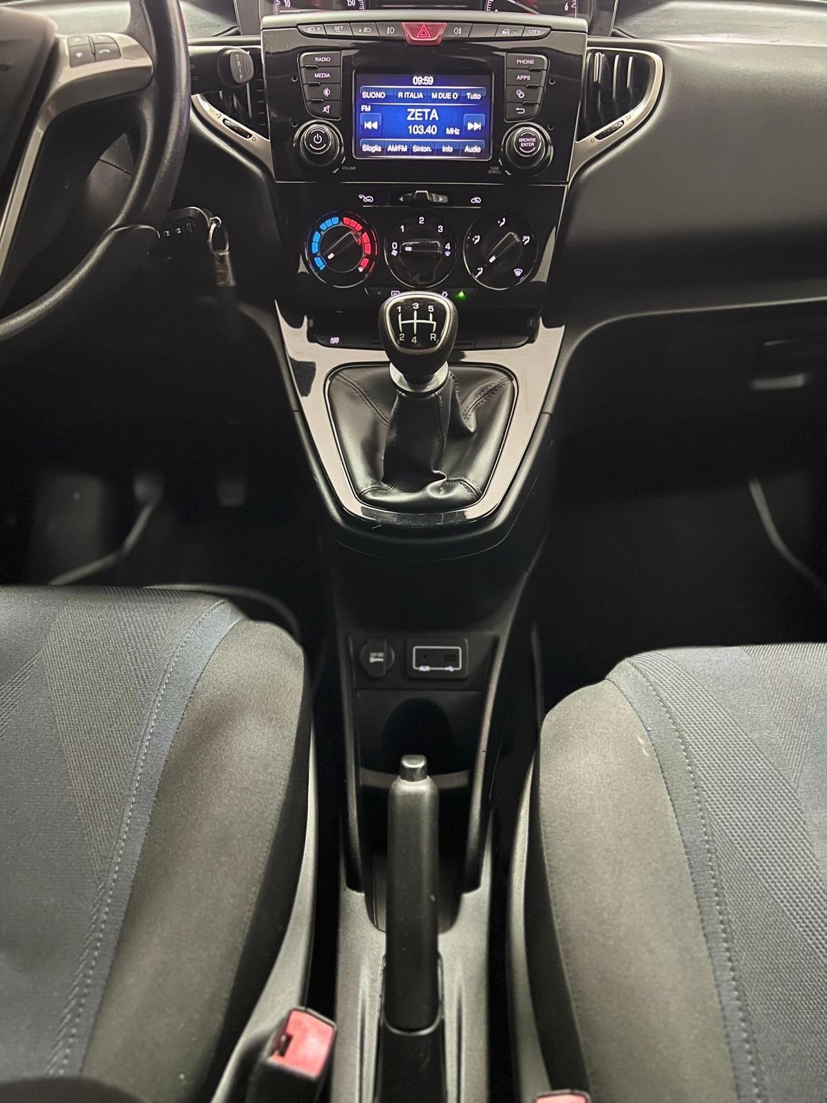 Lancia Ypsilon 1.2 69 CV 5 porte S&S Platinum