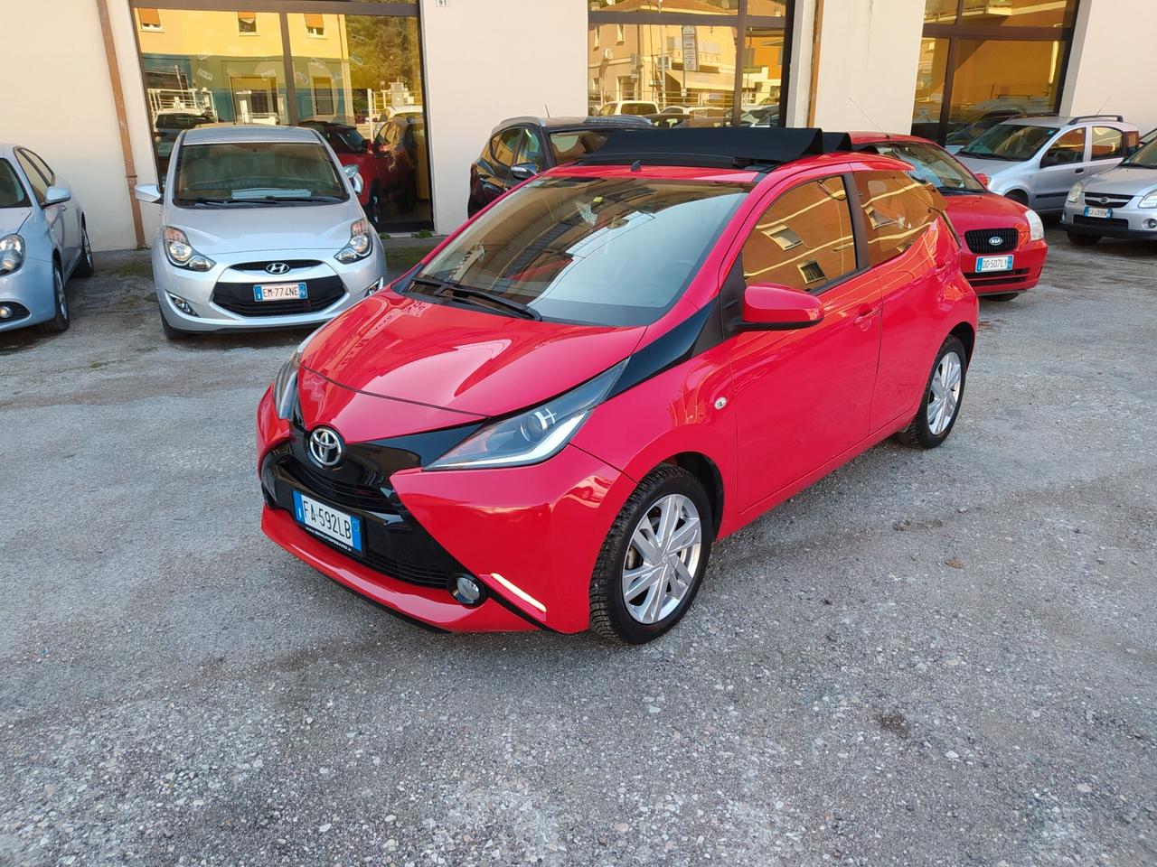 Toyota Aygo 1.0 VVT-i 69 CV 5 porte x-wave Neopatentati