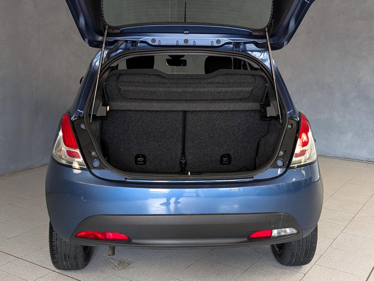 Lancia Ypsilon 1.0 Hybrid 70cv Silver