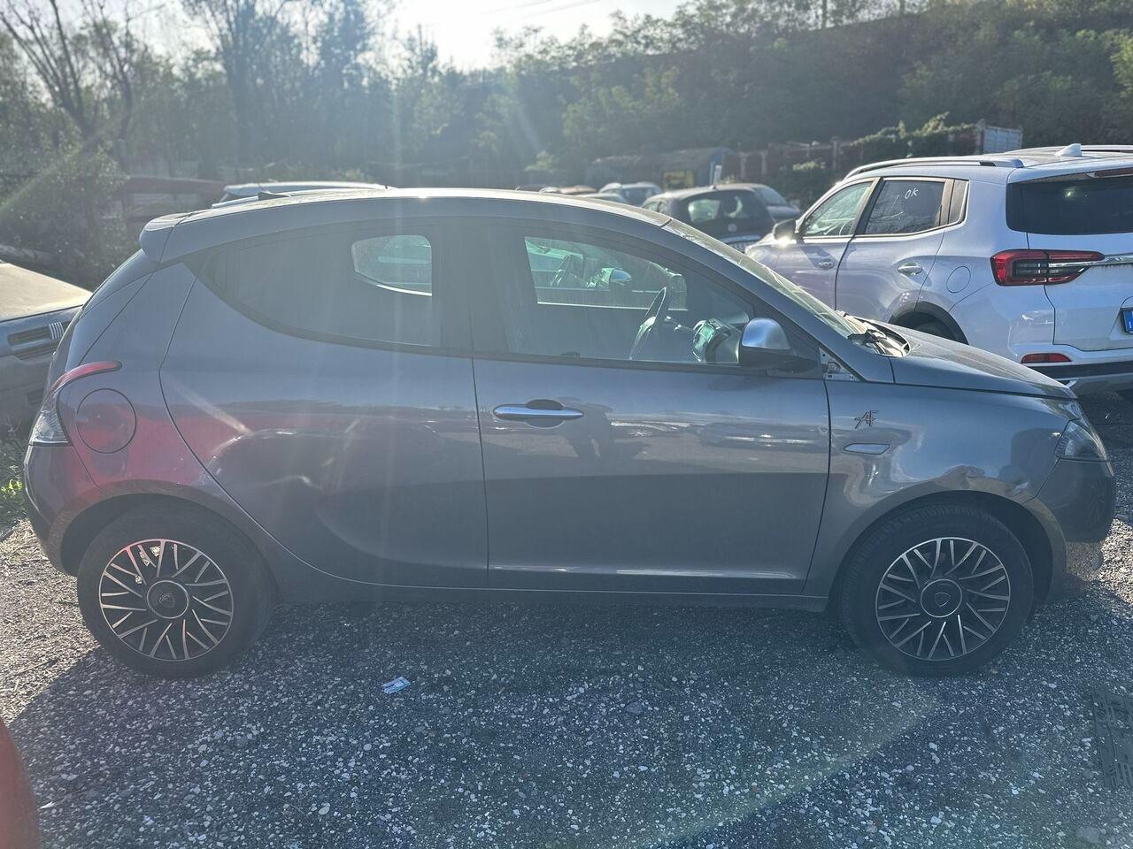 LANCIA Ypsilon 3ª serie - Ypsilon 1.0 FireFly 5 porte S&S Hybrid Ec