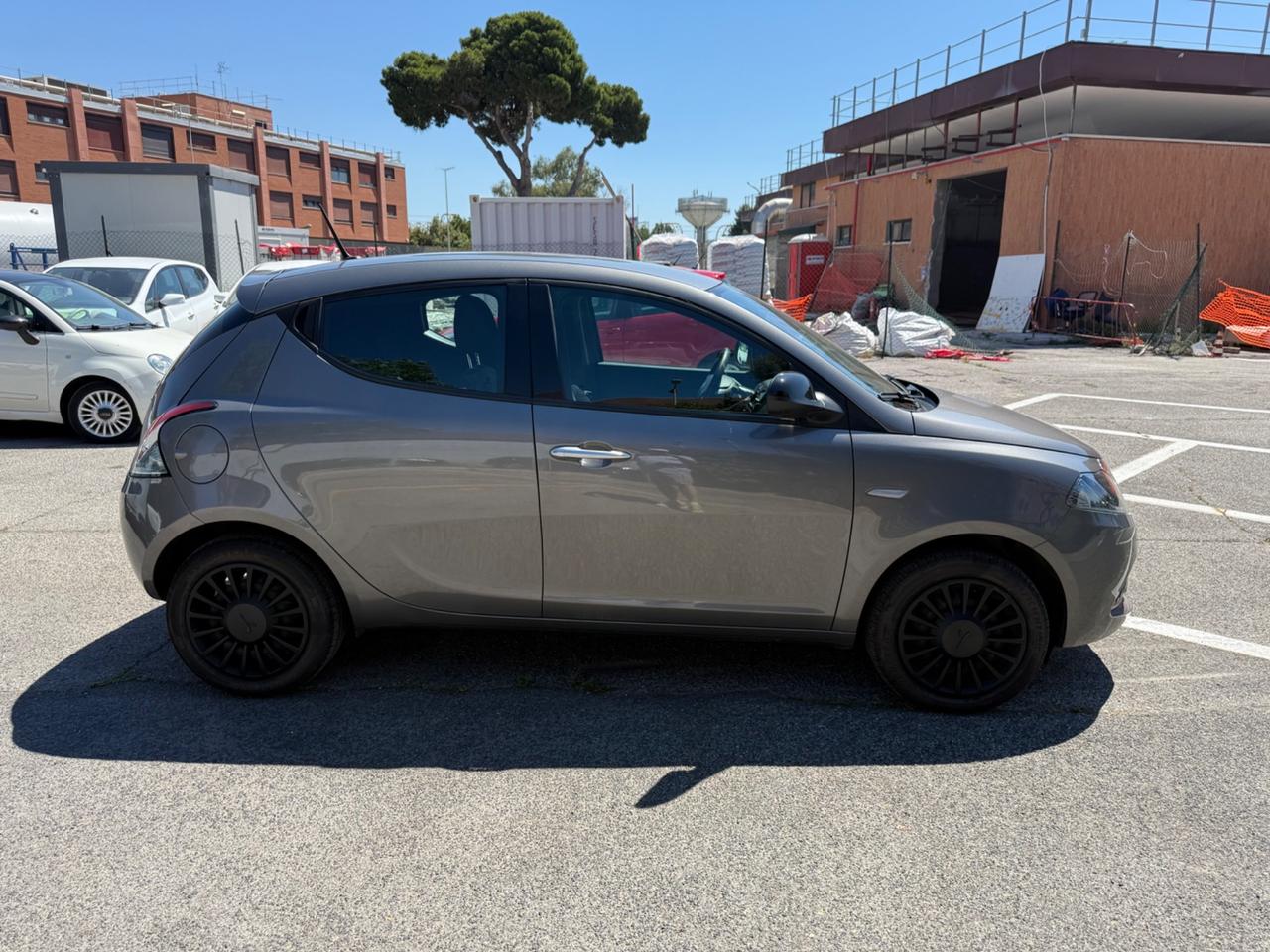 Lancia Ypsilon 1.0 FireFly 5 porte S&S Hybrid Ecochic Silver