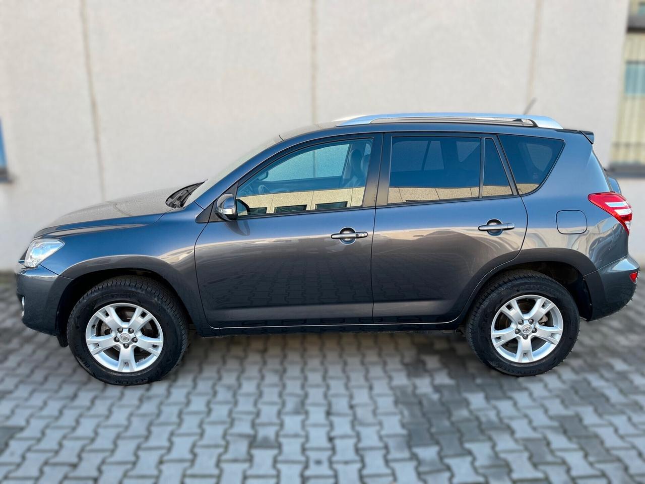 Toyota RAV 4 RAV4 2.2 D-4D 150 CV DPF Luxury (4X4 EURO 5)