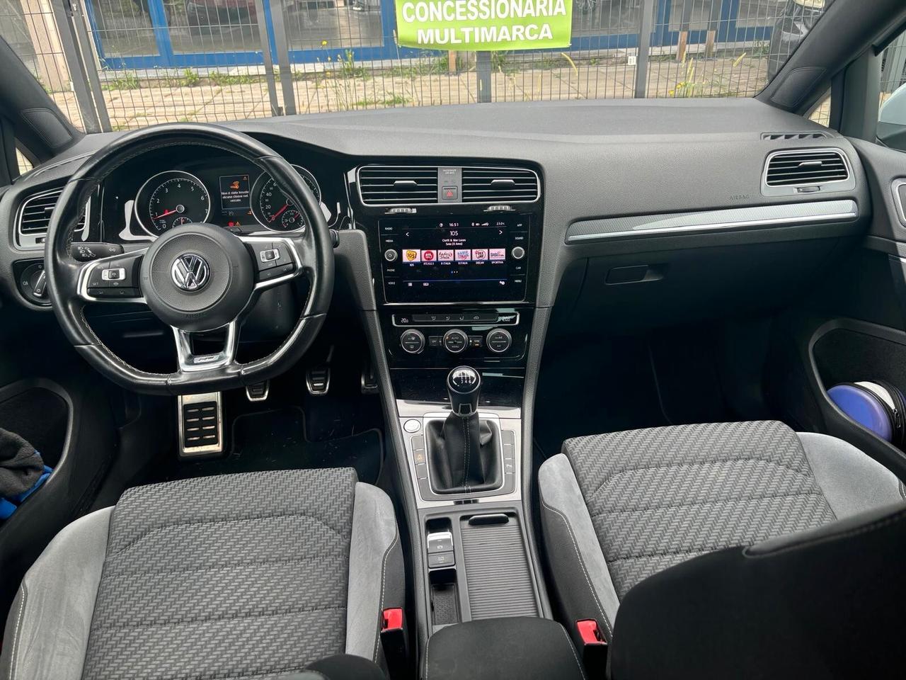 Volkswagen Golf 1.5 TSI 5p. R-line