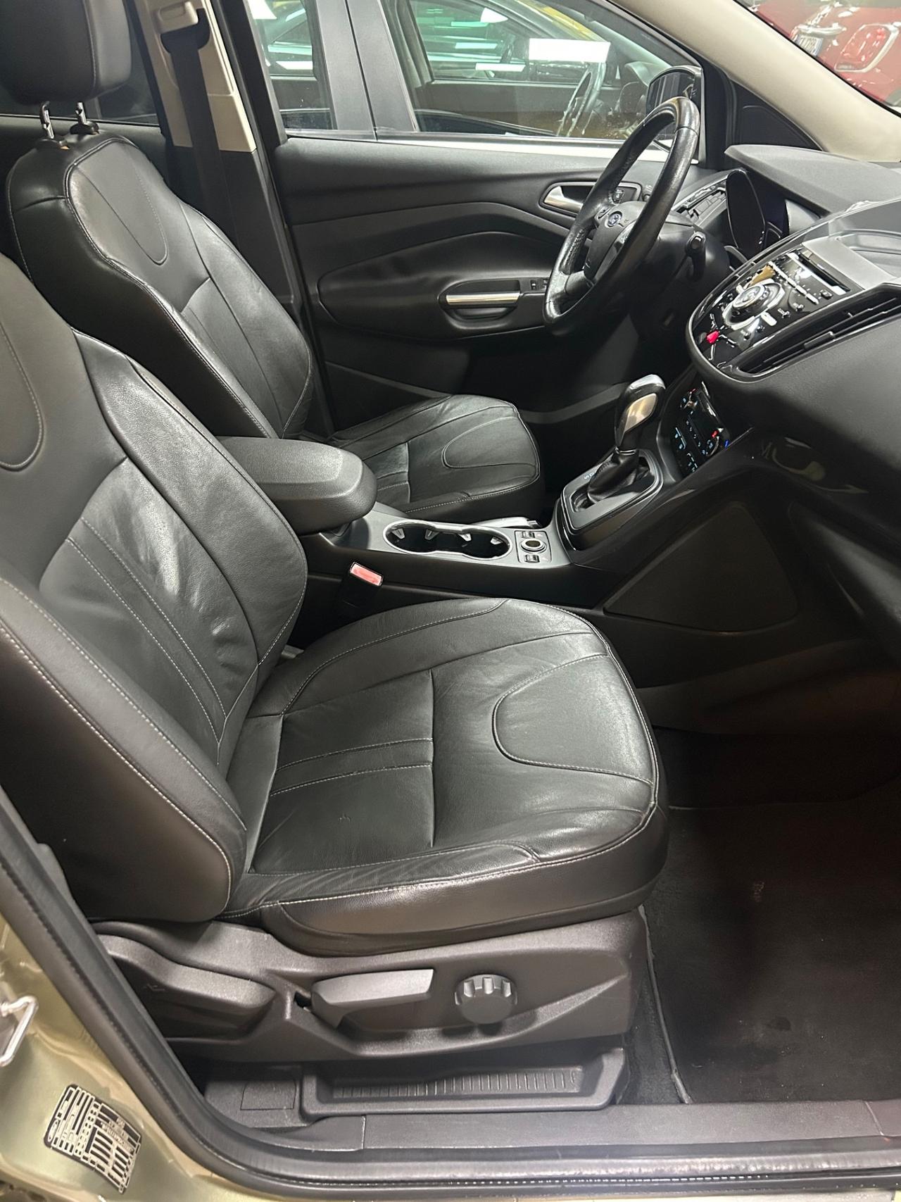 FORD KUGA 2.0 Tdci “TETTO/AUT/PELL/NAV/RETR/19”-2013