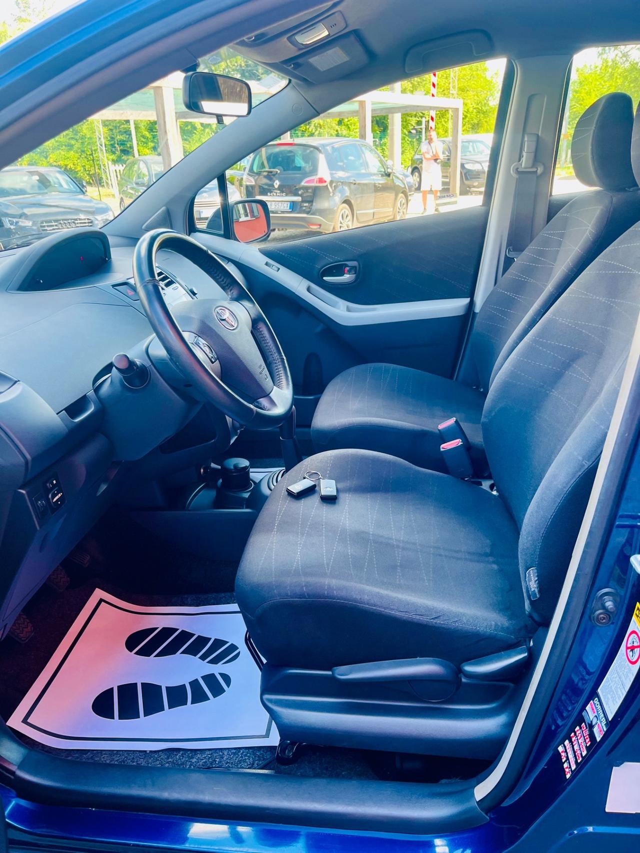 Toyota Yaris 1.0 5 porte Sol