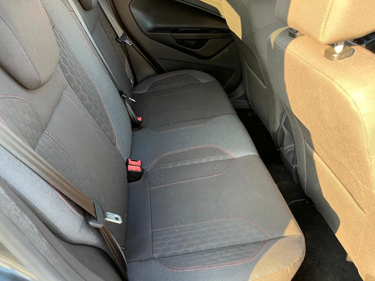 Ford Fiesta 1.5 TDCi 75CV 5 porte ST-Line