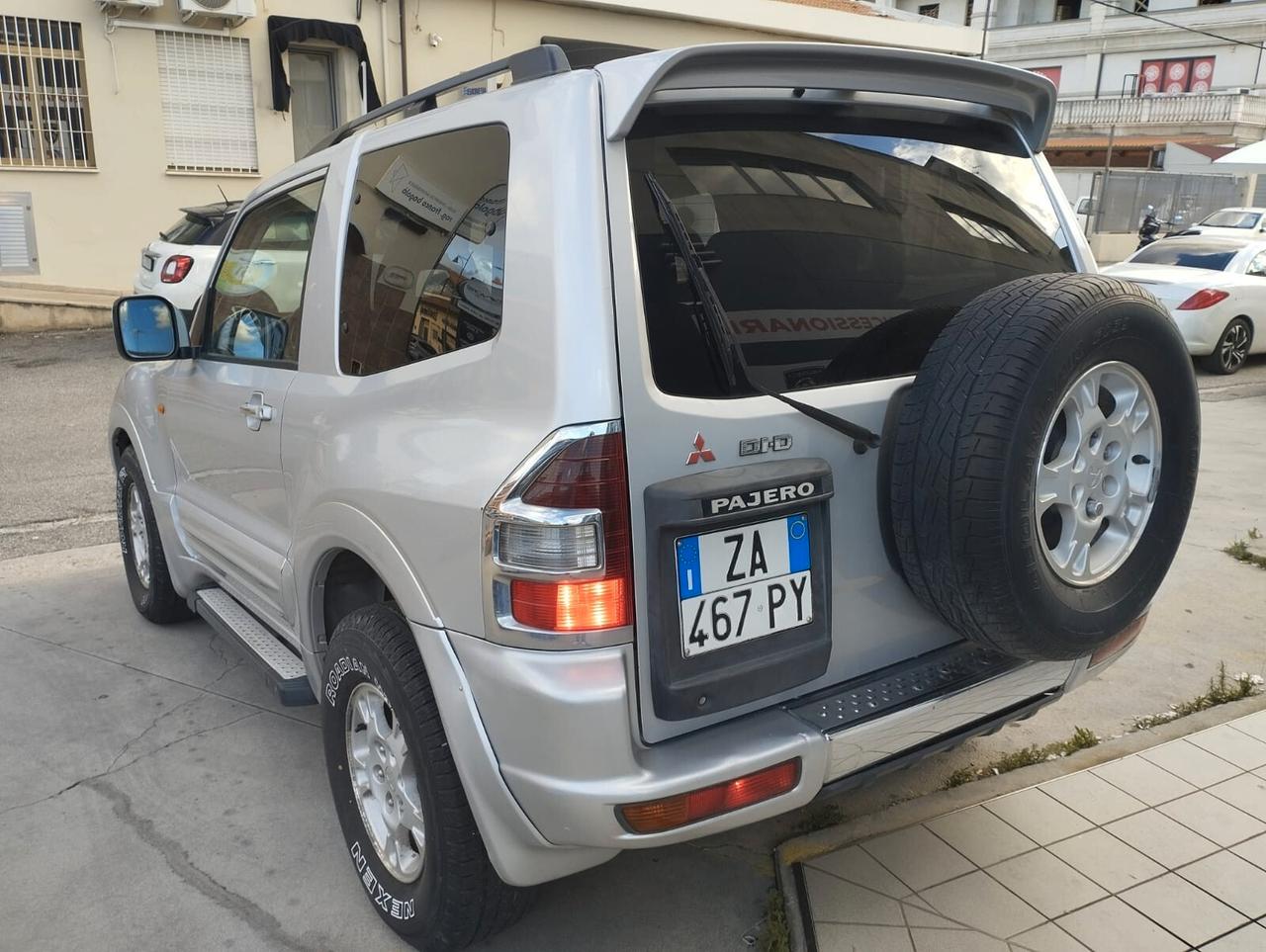 Mitsubishi Pajero 3.2 16V DI-D 3p. GLS2 Autocarro