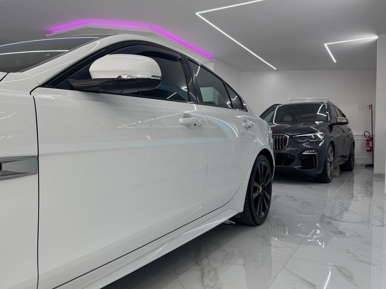 Jaguar XE 2.0 D 240 CV AWD aut. R-Sport