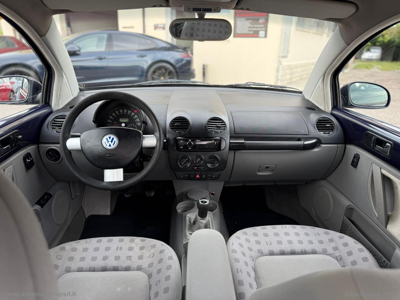 VOLKSWAGEN New Beetle 1.6