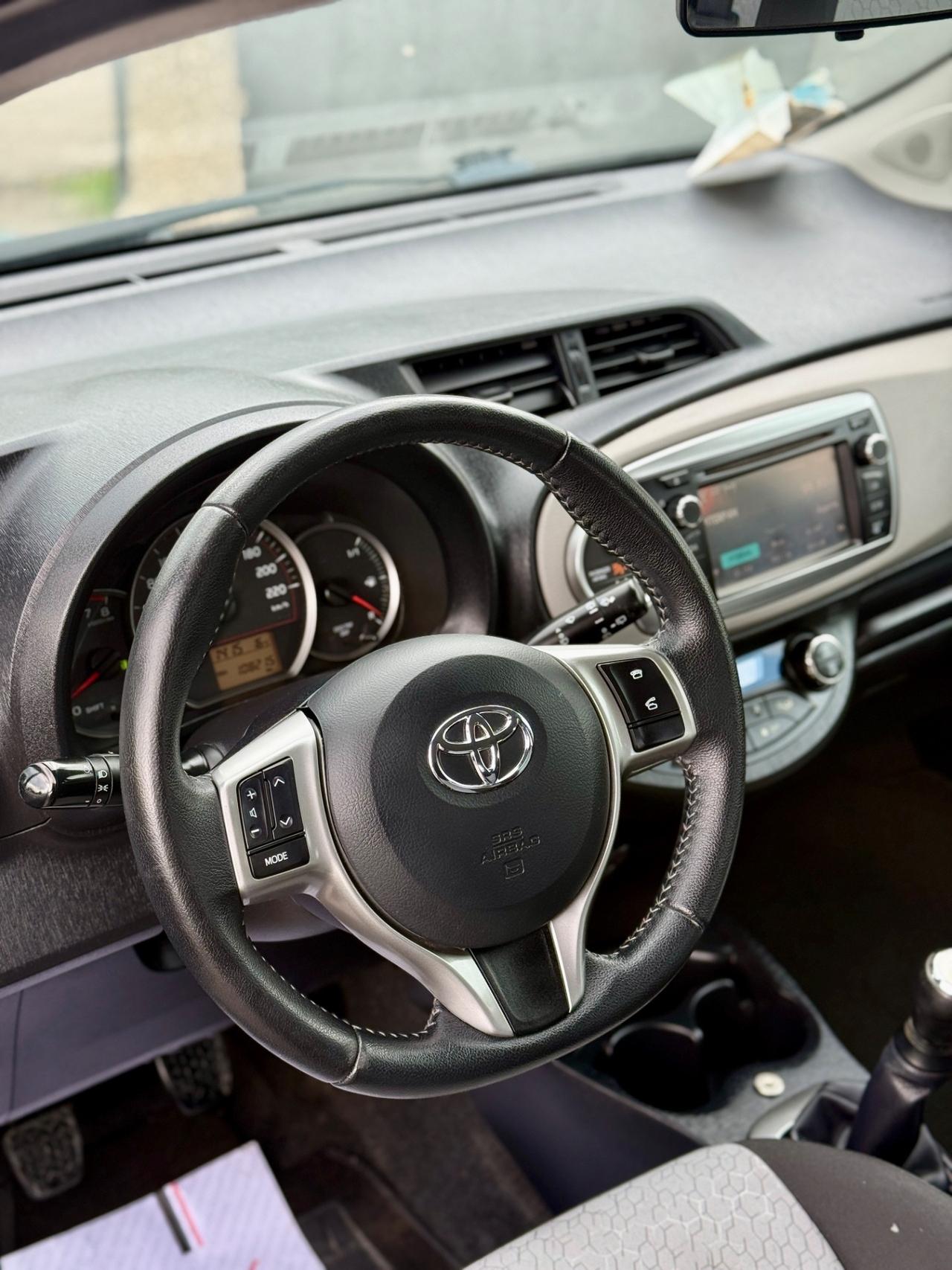 Toyota Yaris 1.0 5 porte Lounge 2011 OK NEOPTENTATI