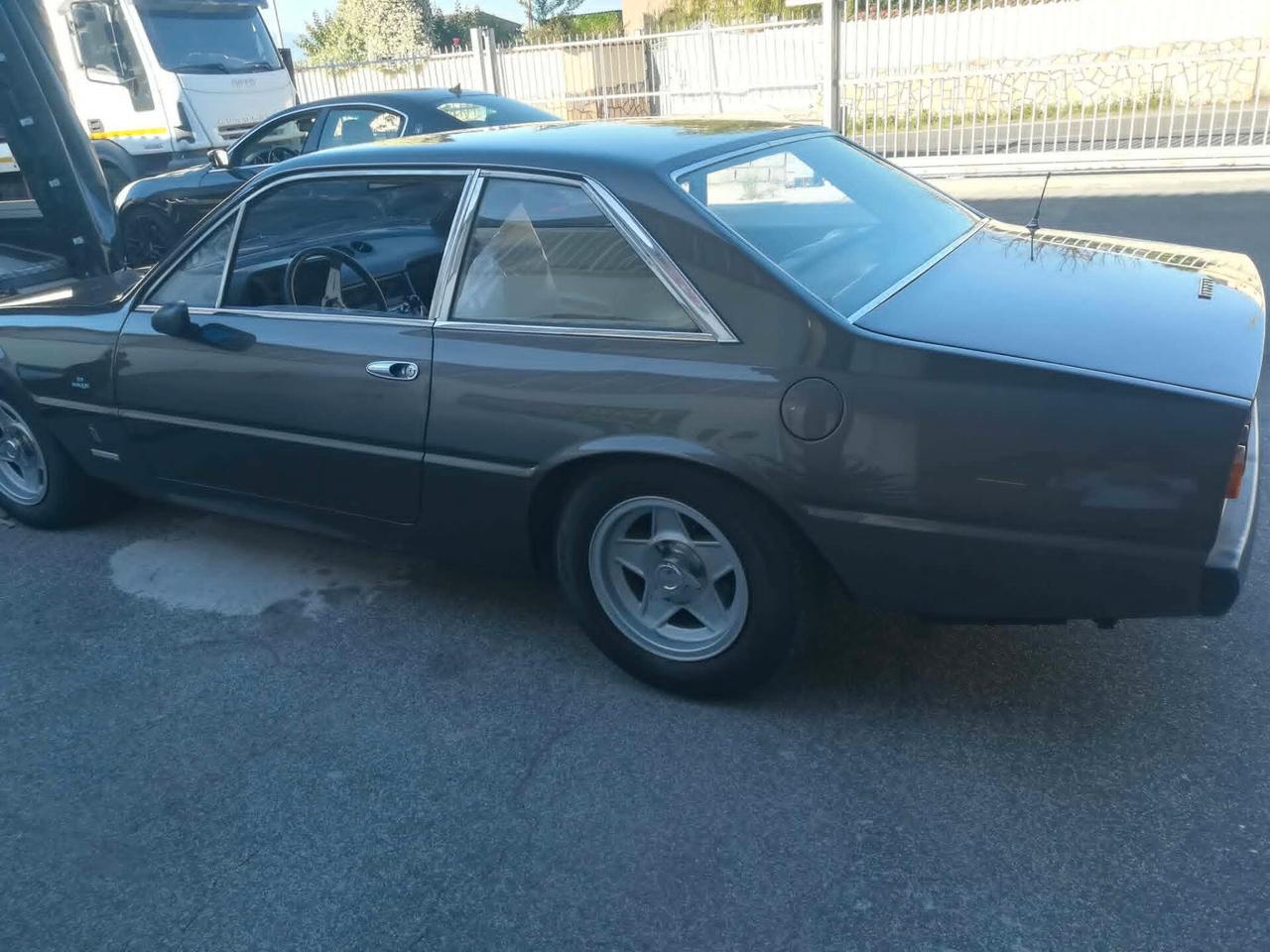 Ferrari 365 GT4 2+2 Manuale