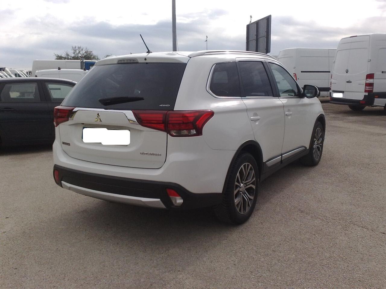 Mitsubishi Outlander 2.3dci 150cv 4x4 - 2017