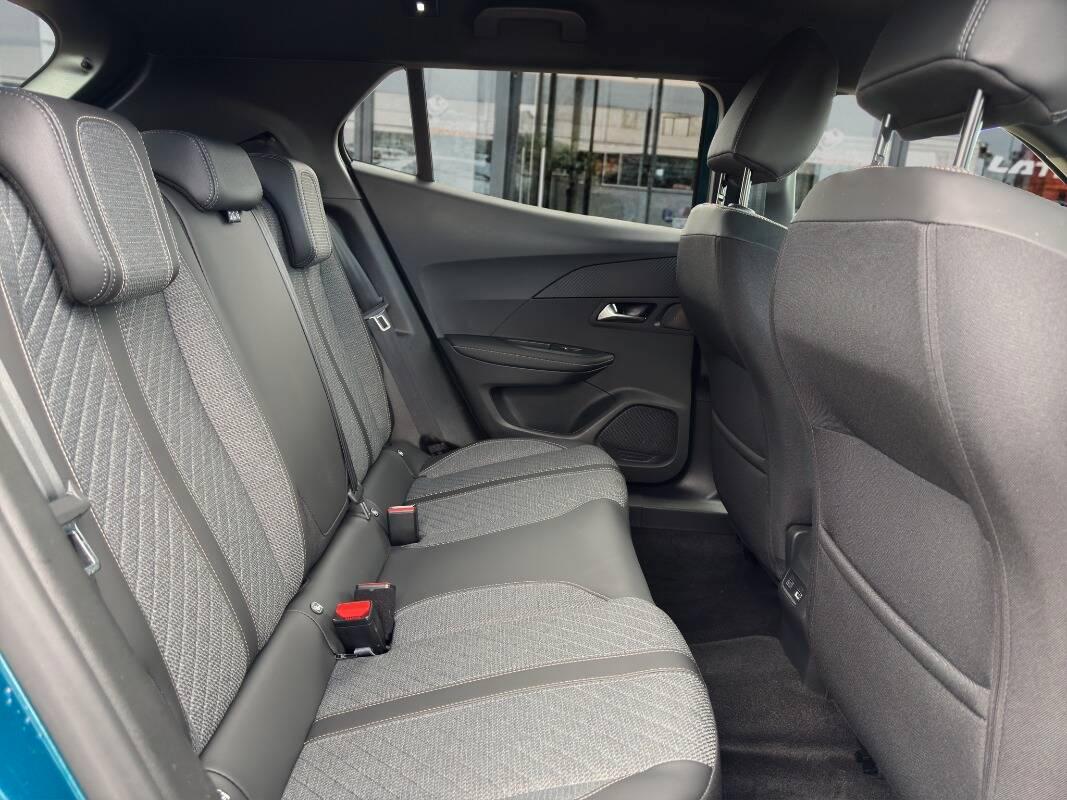 Peugeot 2008 1.2 puretech Allure s&s 100cv Con NAVIGATORE