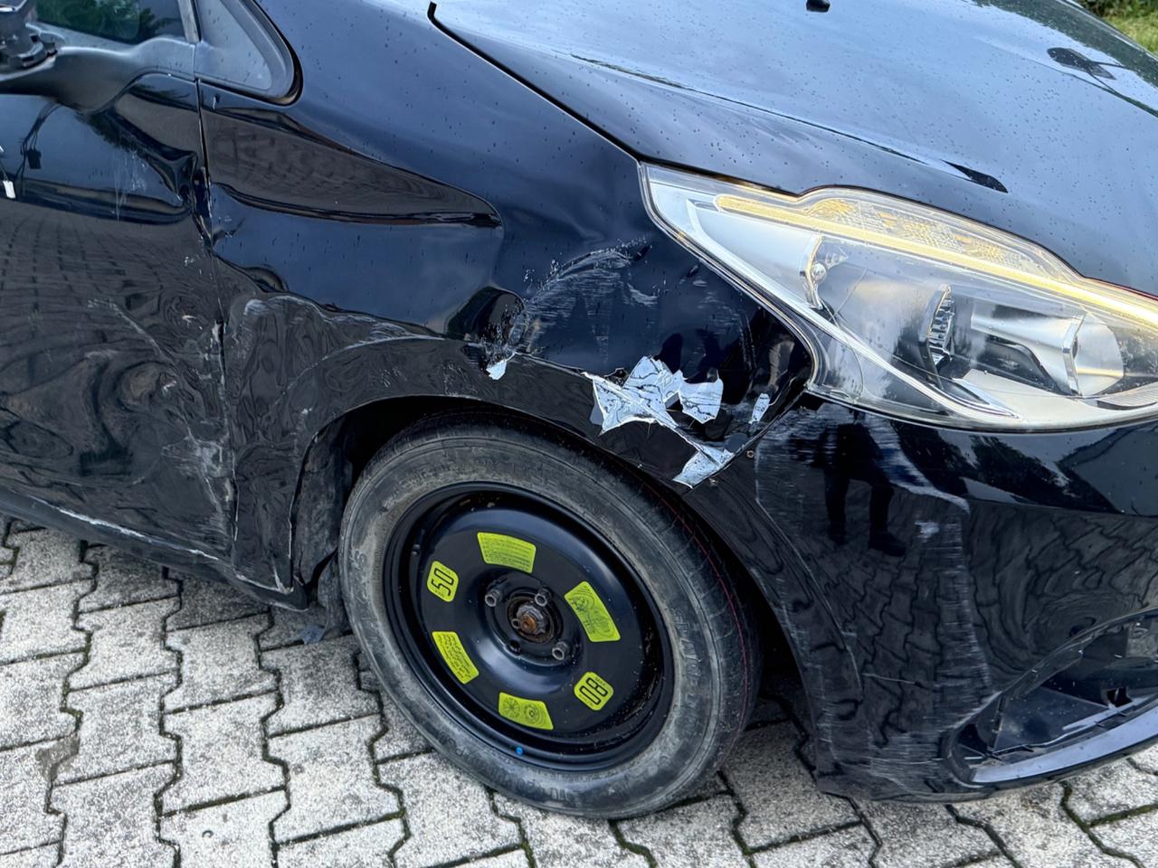 Peugeot 208 BlueHDi 75CV EURO6B INCIDENTATA