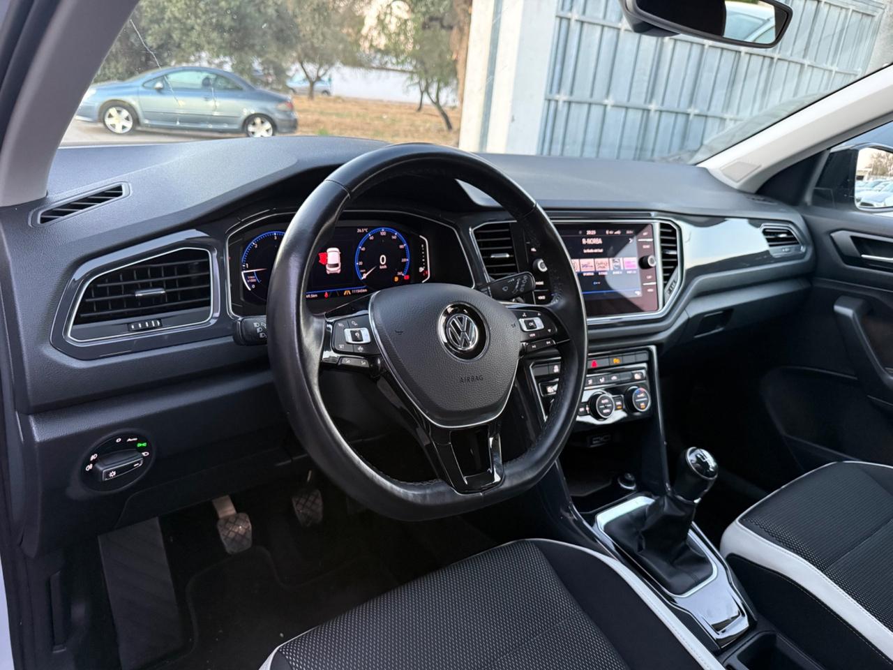 Volkswagen T-Roc 1.6 TDI Advanced,Full LED,cerchi 18”,LED ambiente,ecc.